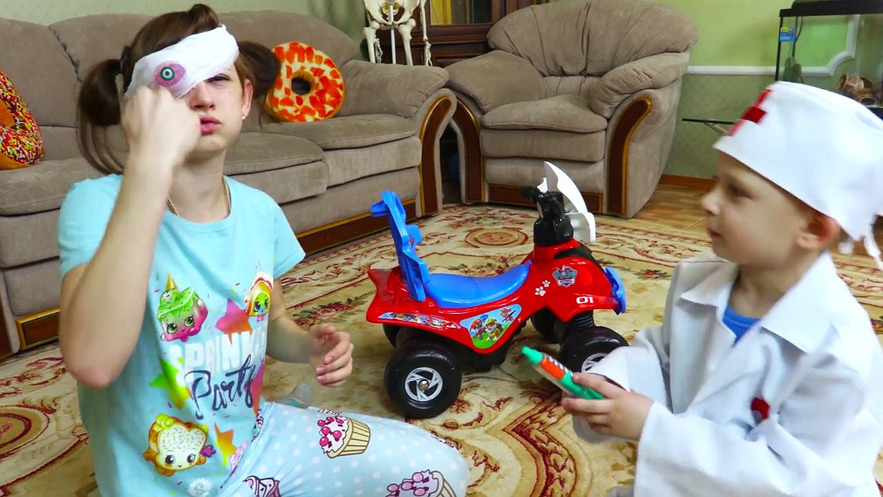 BAD BABY BLOODY EYE Doc McStuffins Checkup Gross Surgery. Eyeball POPS OUT