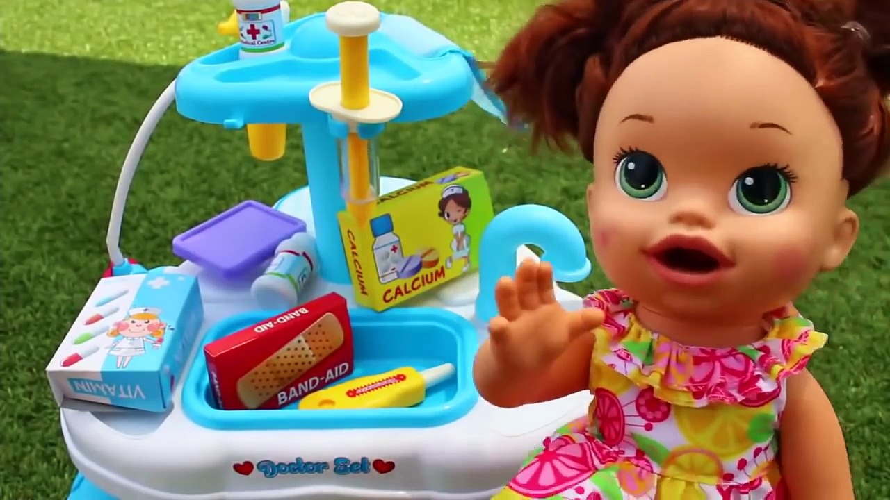 Baby Doctor IRL PRINCESS Belle HURT WOLF ATTACK Baby Eli Doctor Check Up Fisher Price Medical Bag