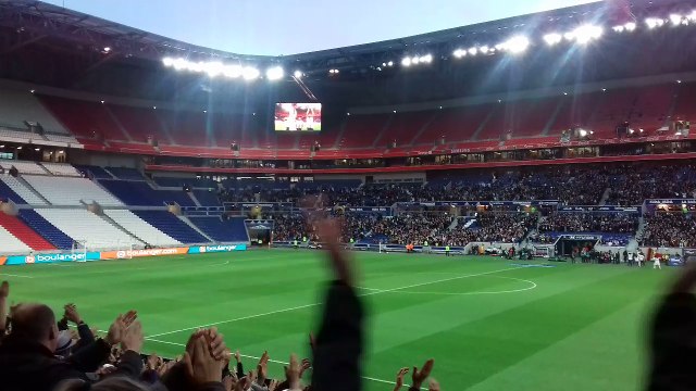 Nos jeunes Moirannais pendant le clapping du Parc OL (OL Féminines VS Manchester City) le 29/04/17