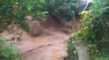 Dua Rumah Hanyut Diterjang Banjir Bandang