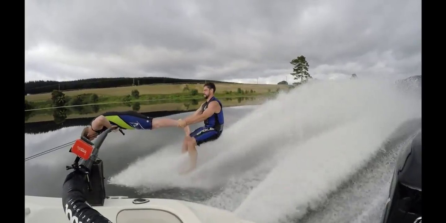 Ski nautique sans ski et bateau vide !! FAIL