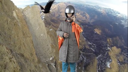 Cette vielle saute dans le vide... sur un écran lol !