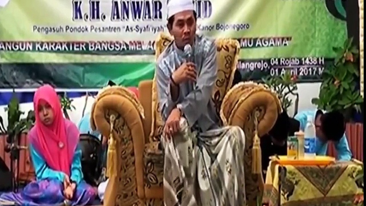 Pengajian KH Anwar Zahid PEREMPUAN BUKAN PELENGKAP KEHIDUPAN di Wonosalam Demak April 2017 Part 2 of 2