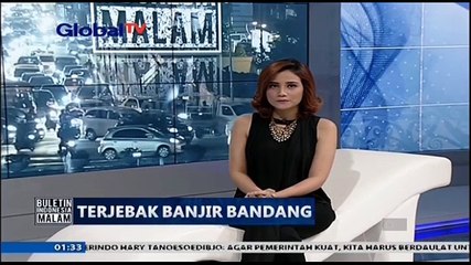 Dua Mobil Terjebak Banjir Bandang