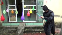 Batman used bows and arrows to shoot water balloons - Nursery Rhymes Top Learn Colours - Mega Water Balloon