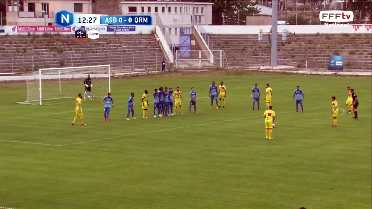 Quel coup franc qui a failli se loger dans la lucarne !