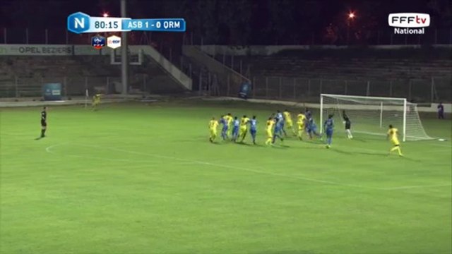 Corner frappé fort au deuxième poteau qui a failli tromper Novaes