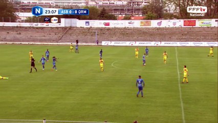 Basque qui reste au sol un long moment et semble se plaindre du visage