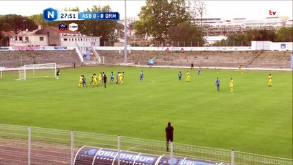 Coup franc lointain mais une faute de QRM est commise dans la surface adverse