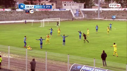 Heekeng qui frôle avec le carton rouge sur cette faute !