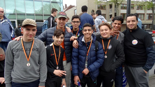 Wethouder Hamerslag opent tweede editie Straatvoetbaltoernooi op Bevrijdingsdag / Spijkenisse 2017