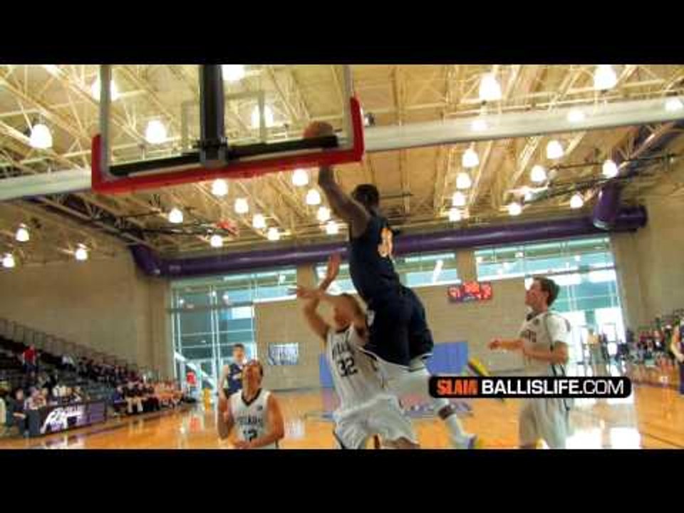 Julius Randle Straight UP POSTERIZES A Defender ON A SICK OOP!