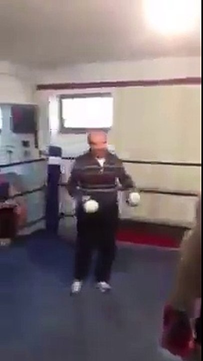 Un grand-père qui ne rigole pas !