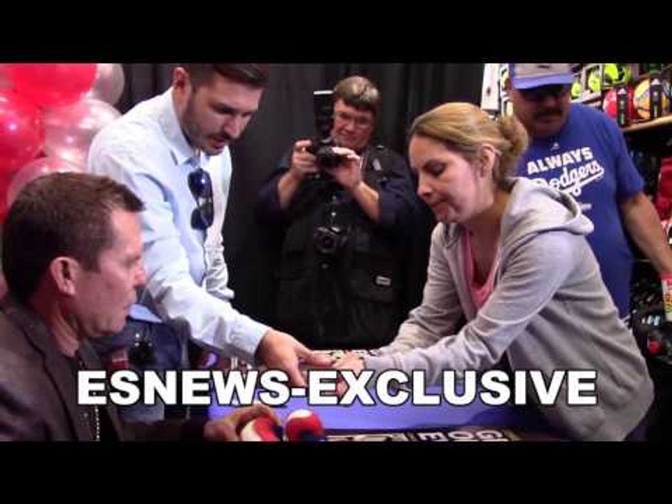 JULIO CESAR CHAVEZ Sr How He Do If He Fought Today & Ring Girl of Year Loves Him - esnews boxing