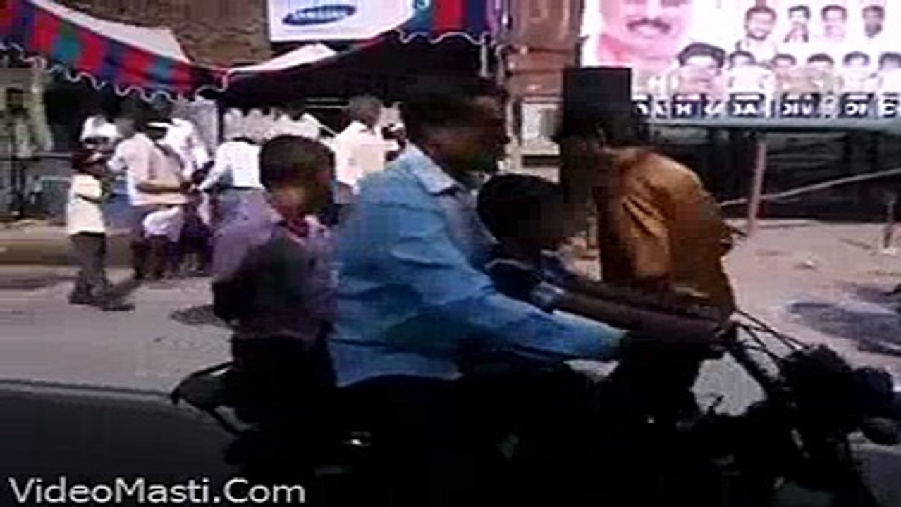 Michael jackson Ke Judwa Desi Bhai Very Funny(wapking.fm)