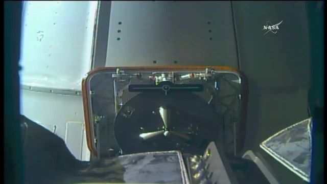 Astronauts Shane Kimbrough and Thomas Pesquet captured the SpaceX Dragon