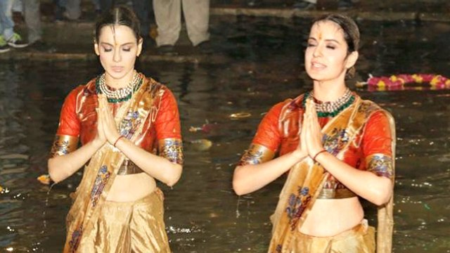 Kangana Ranaut Takes Bath In The Holy Ganga | Bollywood Buzz