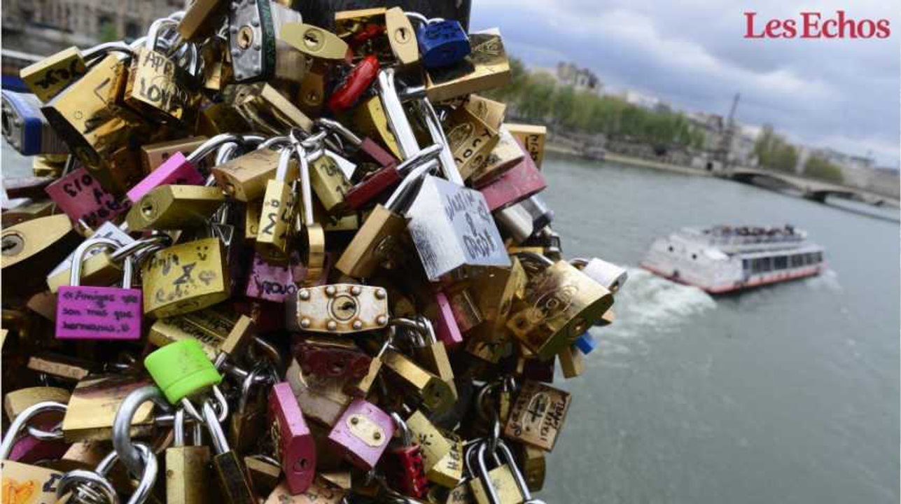 Les « cadenas d’amour » des ponts de Paris vendus aux enchères