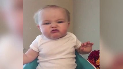 Ce bébé déteste qu'on lui dise NON... Regardez sa tête