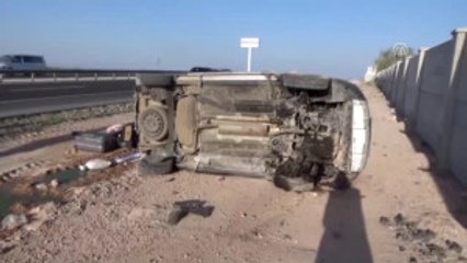 Hafif Ticari Araç Şarampole Devrildi: 8 Yaralı