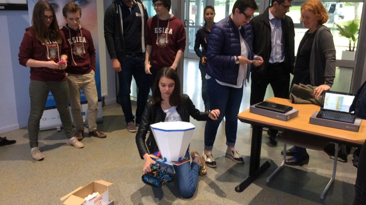 Trois lycéennes partent à la RoboRave en Colombie