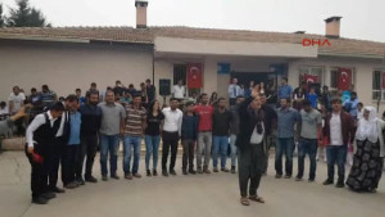 Mardin Sosyal Medyayı Sallayan 23 Nisan Kutlaması: Önce Yetişkinler ve Öğretmenler Halay Çekti,...