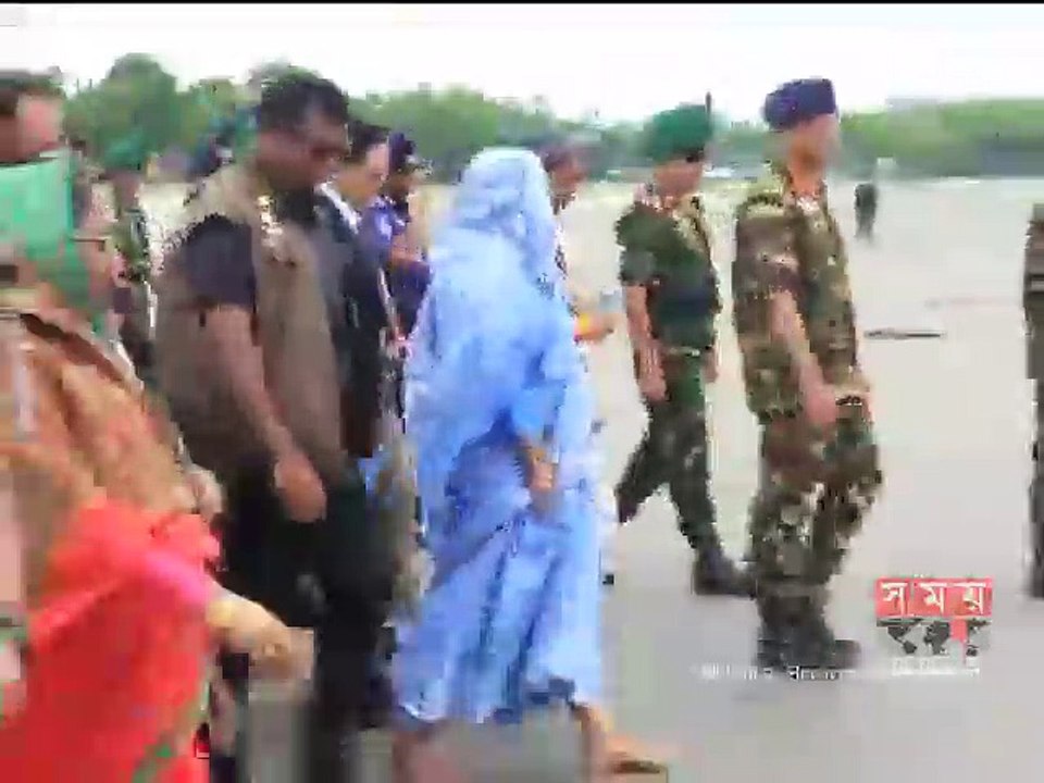 ইনানি সৈকতে পা ভিজিয়ে প্রধানমন্ত্রীর উচ্ছ্বাস