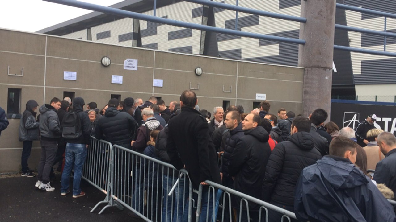 De nombreux supporters du Sco à l'ouverture de la billetterie pour la finale de la coupe de France