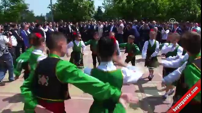 Başbakan Yıldırım, Türk bayrakları ile karşılandı