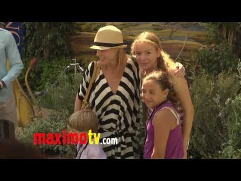 Julie Bowen and Family at The Lion King 3D Premiere