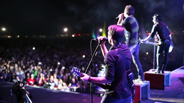 Simple Plan - Perfect (LIVE in Quebec)
