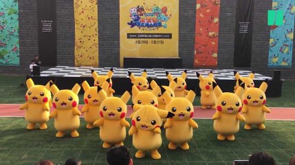 En pleine chorégraphie, ce pikachu s'est fait virer sans ménagement