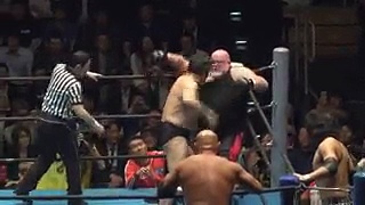 Tatsumi Fujinami Bodyslamming Vader and Vader Landed so Bad!