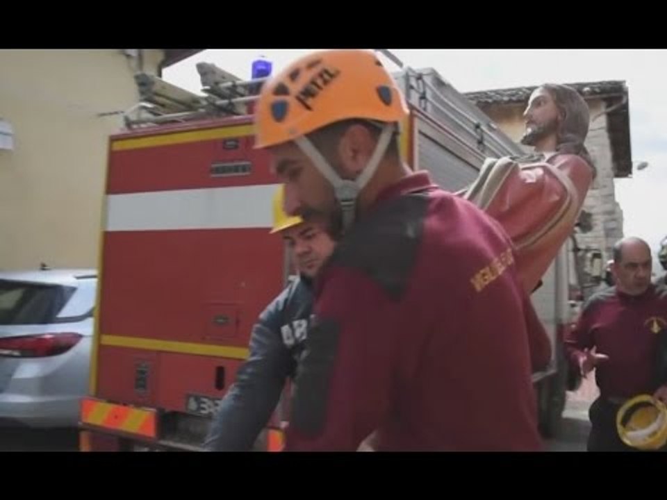 Norcia (PG) - Terremoto, recupero beni in chiesa S.Maria Angeli (06.05.17)