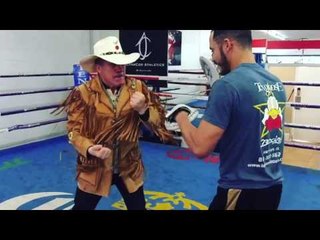 juan funez wroking mits with lloyd christmas on christmas - esnews boxing