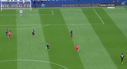 Le boulet de canon de Lucas qui atterrit sur la barre !