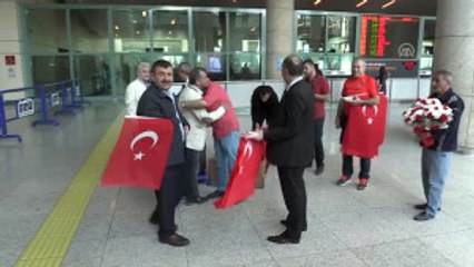 Avrupa Şampiyonu Taha Akgül'ü Anne ve Babası Karşıladı