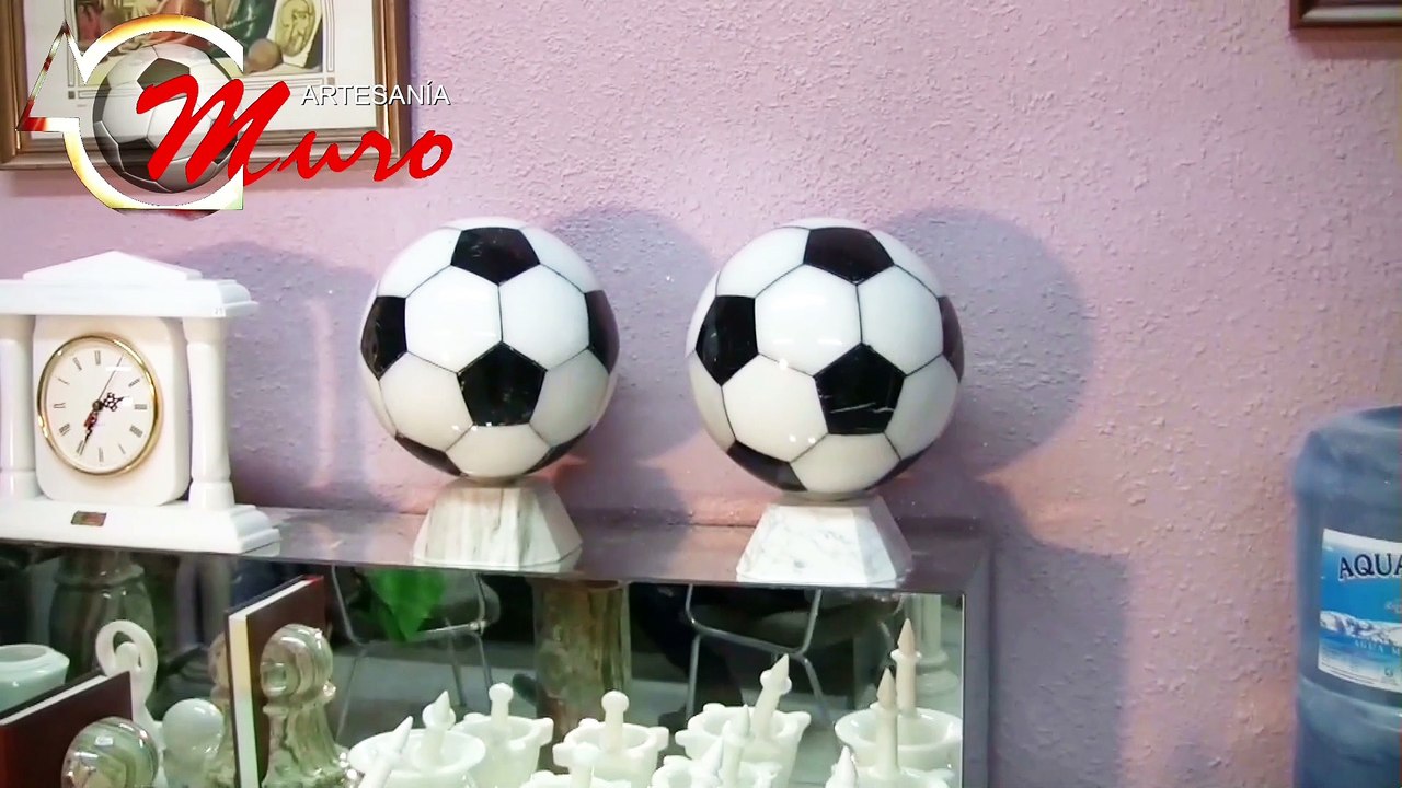 Balón de fútbol en mármol, reloj de columnas, almirez y MORTEROS EN MÁRMOL