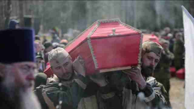 Restos de 602 soldados rusos fallecidos en la II Guerra Mundial, enterrados en San Petersburgo