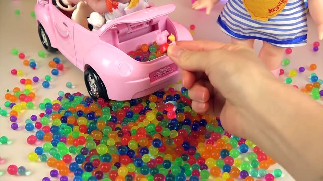 Baby doll Yellow Picnic car and Hello Kitty vending machine toys play