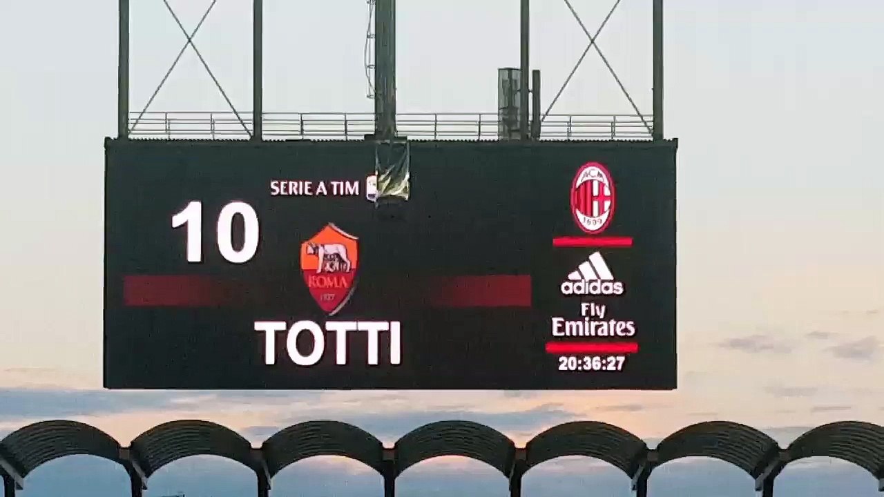 Renato Maisani  Totti per lultima volta a San Siro La tifoseria del Milan regala al Capitano della Roma uno splendido applauso MilanRoma
