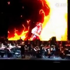 Mom vamos a uno de esos conciertos