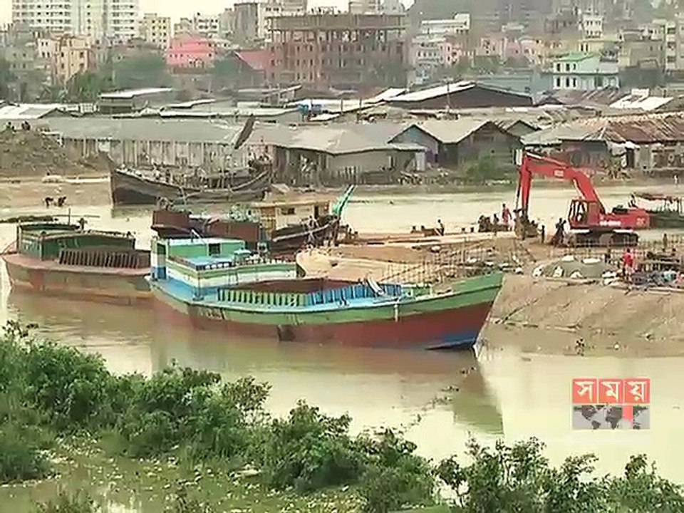 দূষণ-দখল এবং ভরাটের কবলে মরতে বসেছে কর্ণফুলী নদী