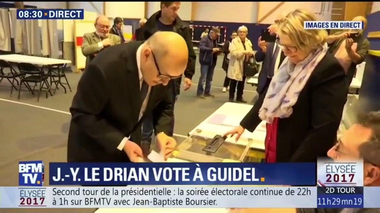 Le ministre de la Défense Jean-Yves Le Drian a voté à Guimel, dans le Morbihan
