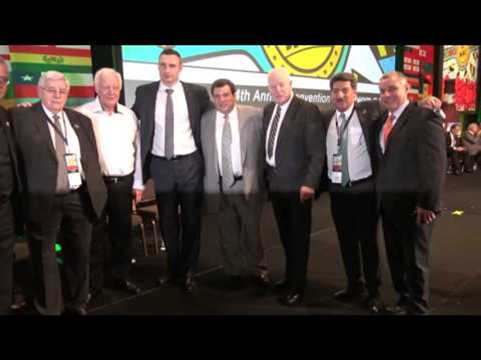 Vitali Klitschko and the president of the WBC Mauricio Sulaiman EsNews Boxing