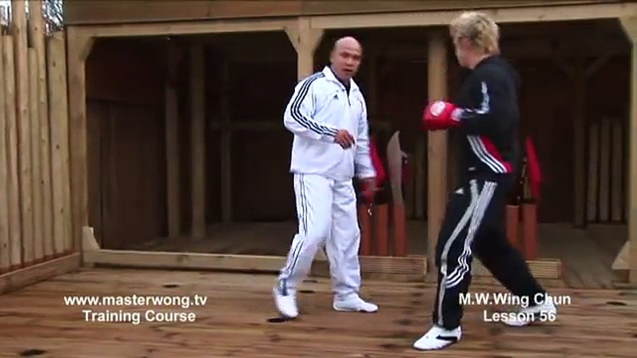 Wing Chun for beginners lesson 56 Basic spar, front kick to the body