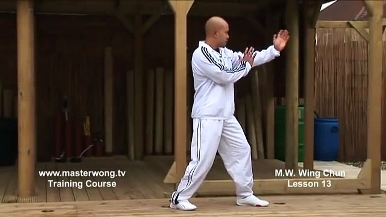 Wing Chun for beginners lesson 13 basic leg hand combination moving forward with straight punch