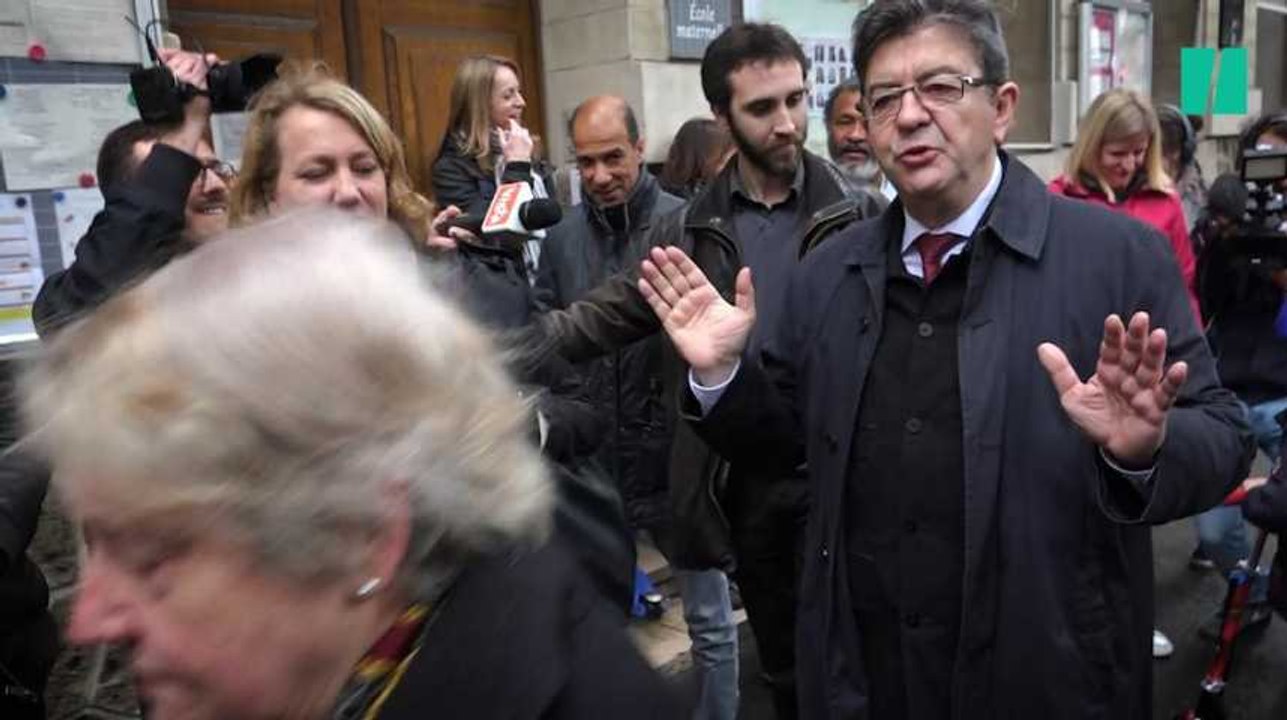 Jean-Luc Mélenchon vote à Paris : "On fait notre devoir. On dit pas lequel mais on le fait."