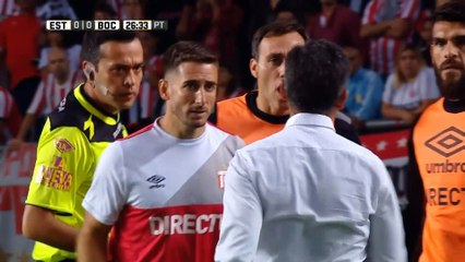 L'entraîneur Nelson Vivas en arrache sa chemise !