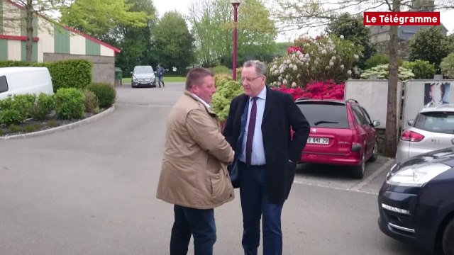 Présidentielle. Richard Ferrand a voté à Motreff